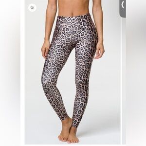 ONZIE FLOW high waisted leopard leggings xs